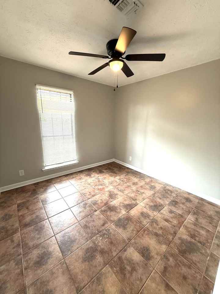 944 David Dr - Photo 7 of 11