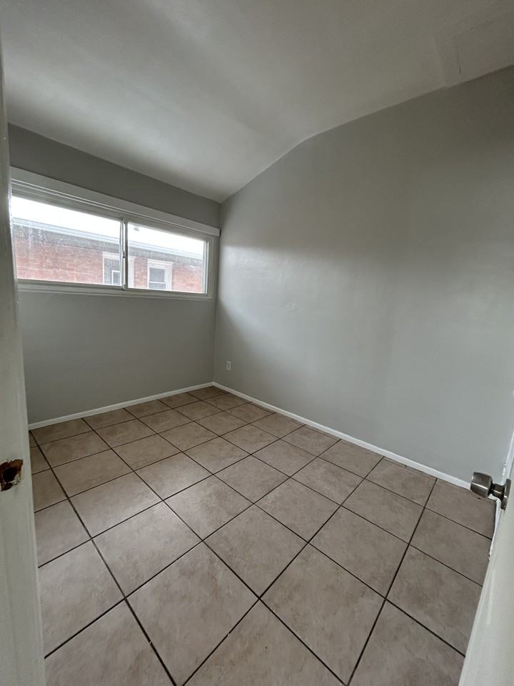 1063 Neville Ave - Photo 3 of 13