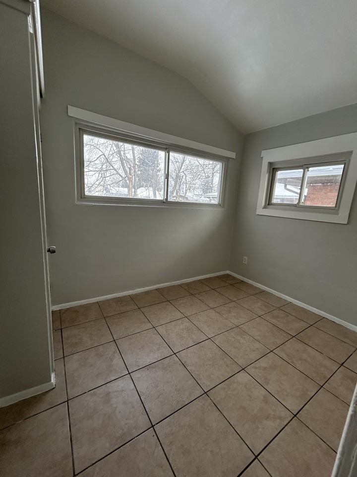 1063 Neville Ave - Photo 5 of 13