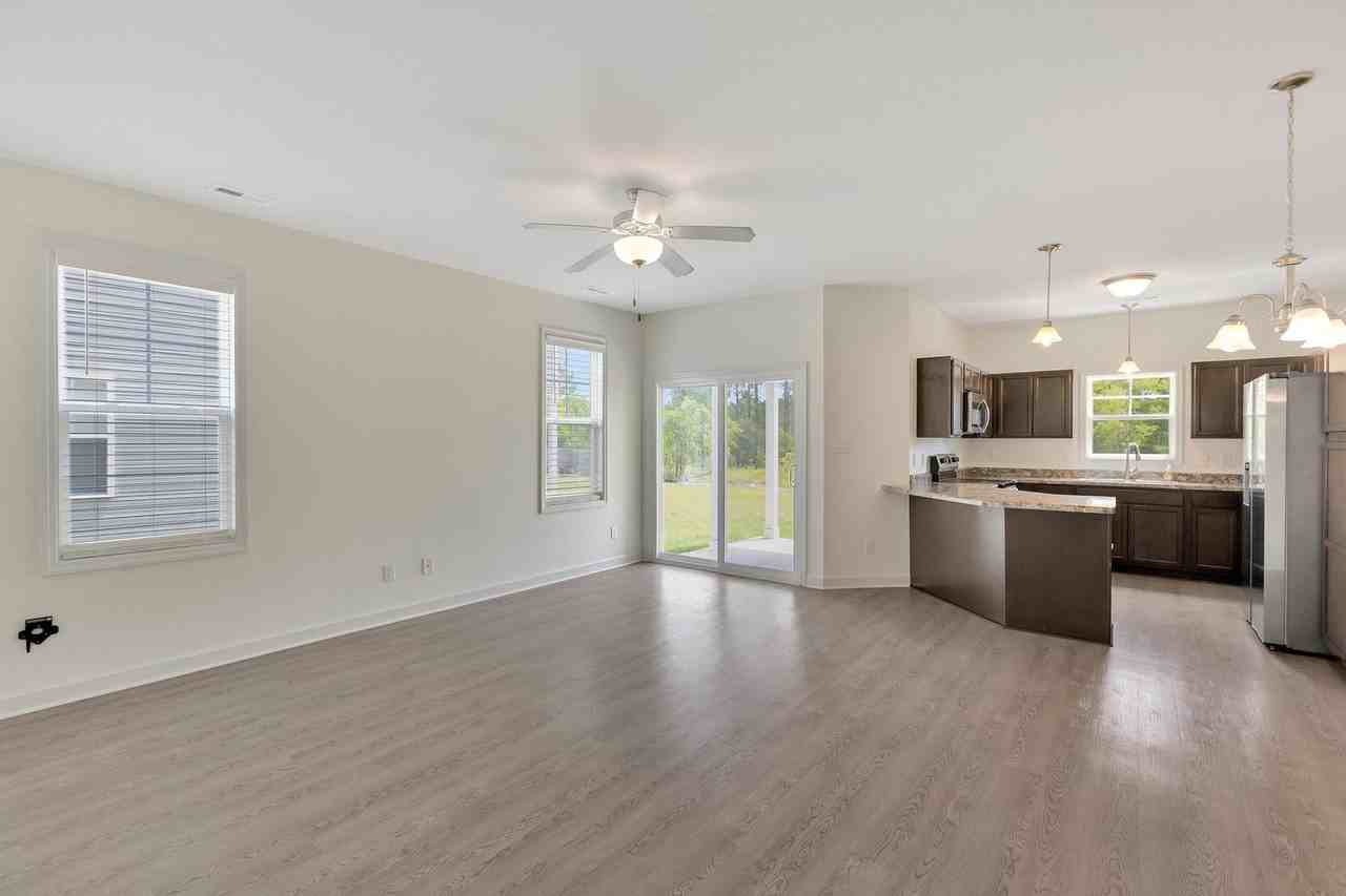 282 Currituck Dr - Photo 2 of 6