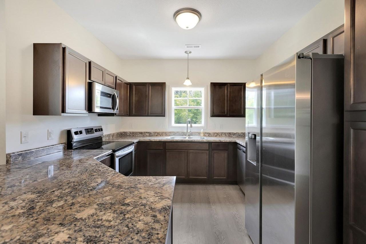 282 Currituck Dr - Photo 3 of 6