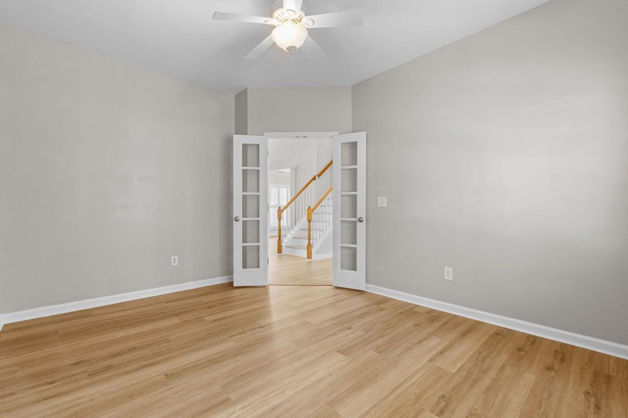 1360 Silvergate Dr - Photo 5 of 23