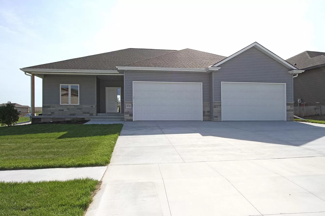 9710 Balkan Ave - Photo 2 of 43