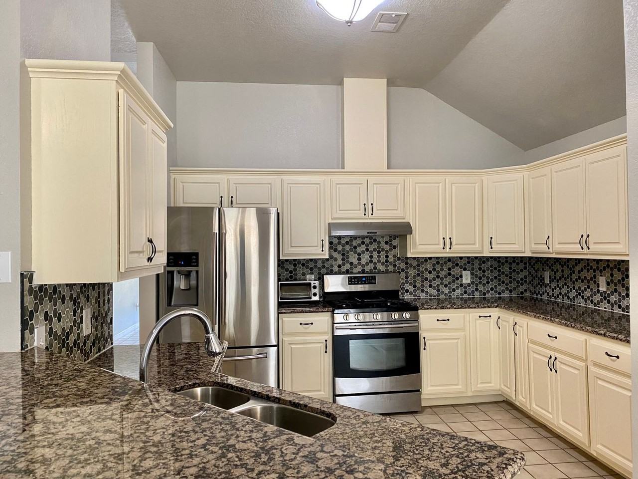 6609 Nw 133rd St - Photo 2 of 16