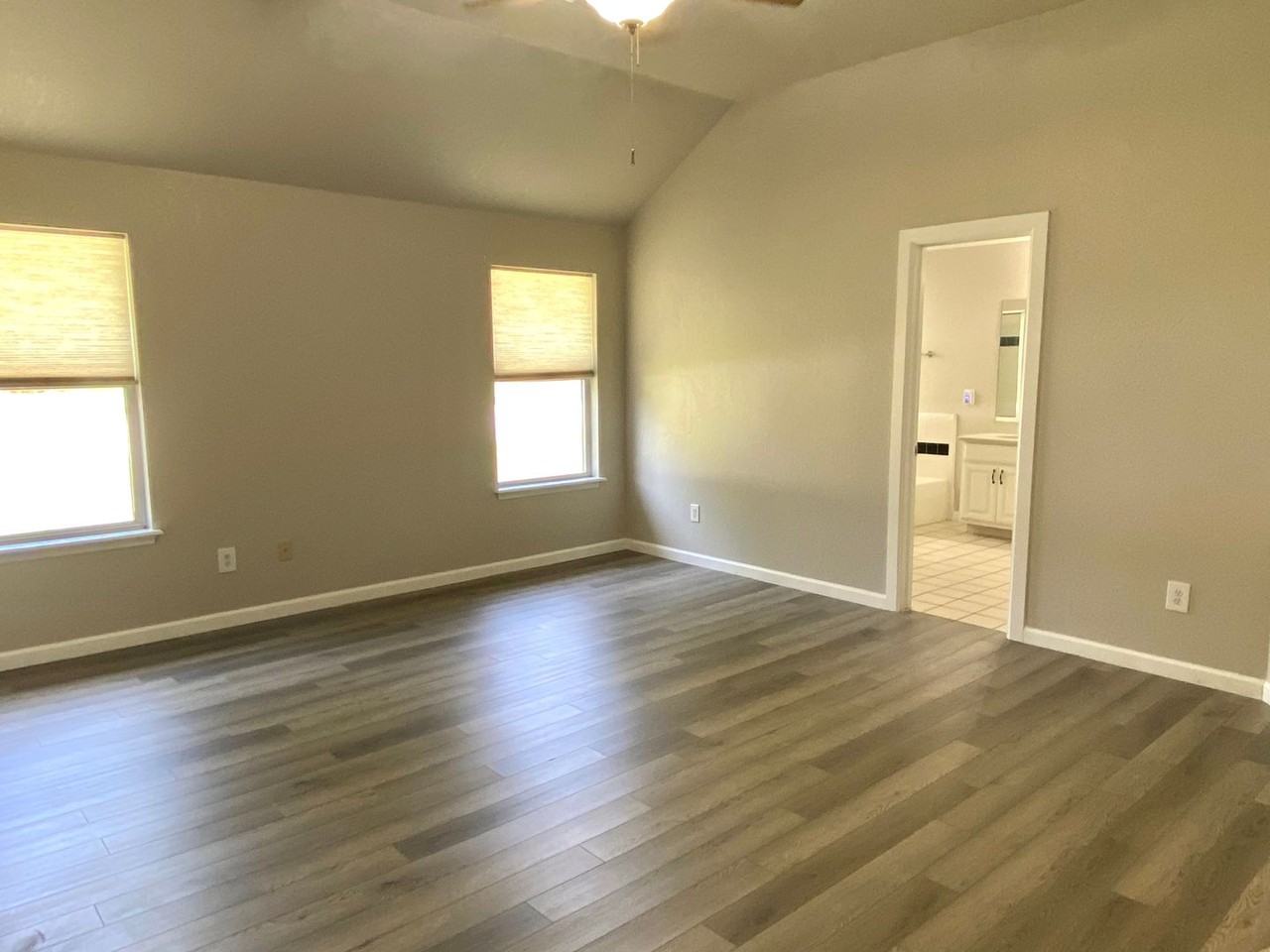 6609 Nw 133rd St - Photo 6 of 16