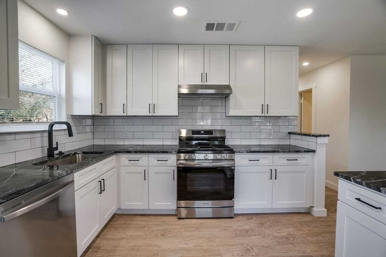 12910 Covington Trl - Photo 7 of 19