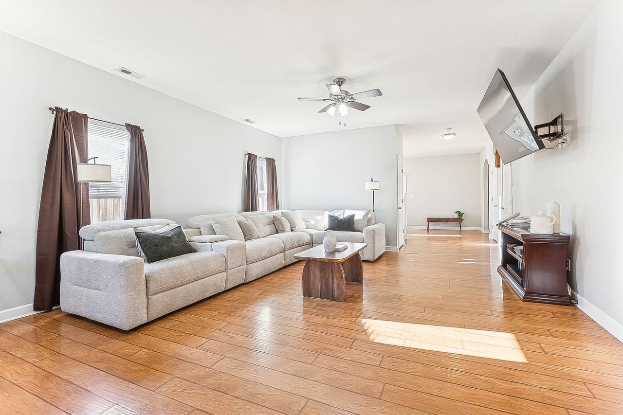 2421 Birch St - Photo 2 of 28