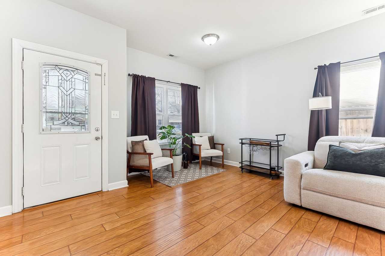 2421 Birch St - Photo 3 of 28