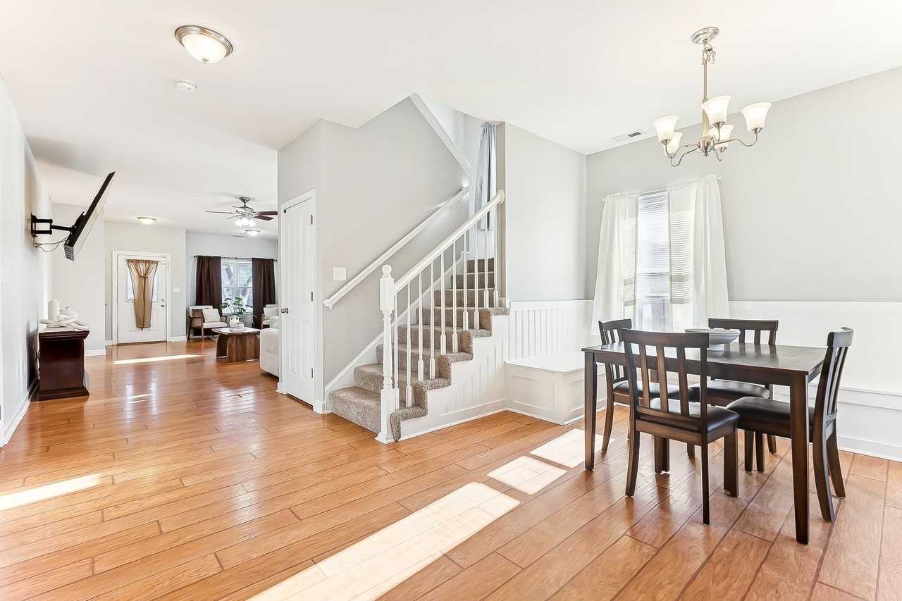 2421 Birch St - Photo 7 of 28