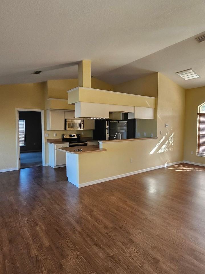 391 Azui St - Photo 3 of 17