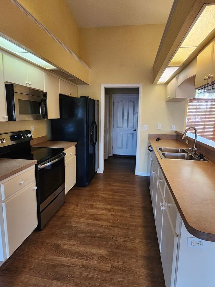 391 Azui St - Photo 5 of 17