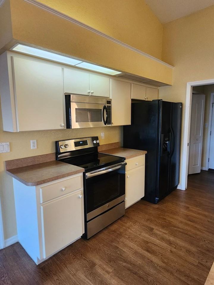 391 Azui St - Photo 6 of 17