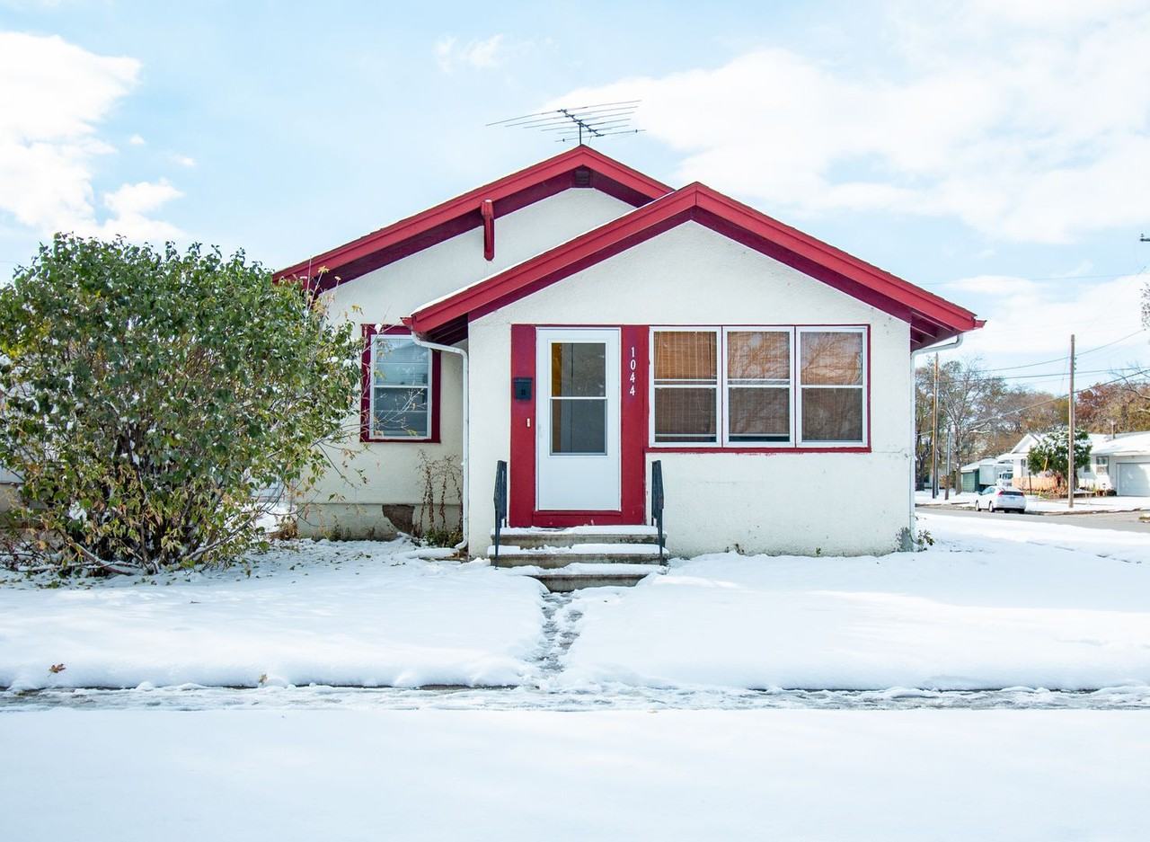 1044 16th St N - Photo 2 of 3