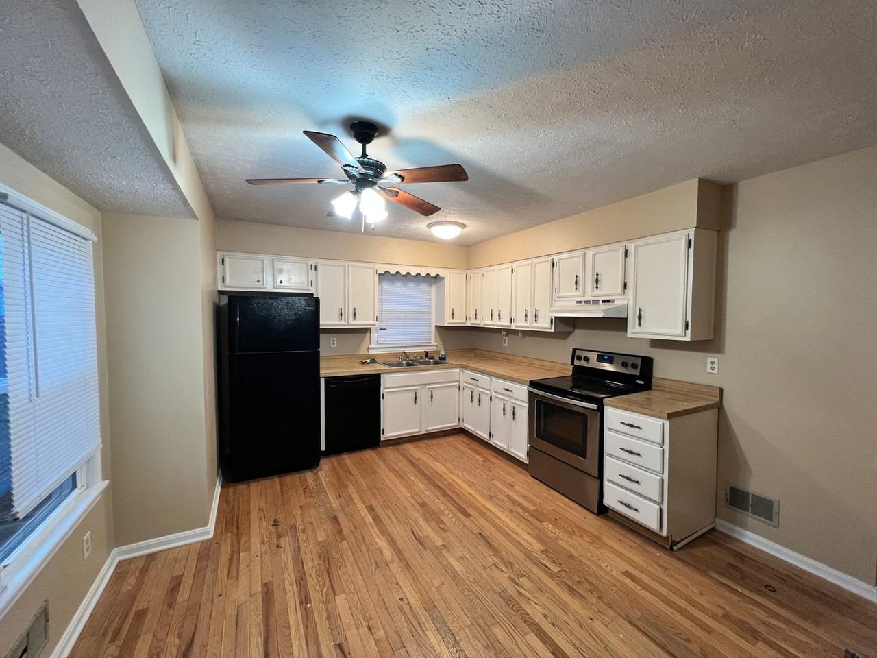 5207 Foraker Cir - Photo 3 of 14