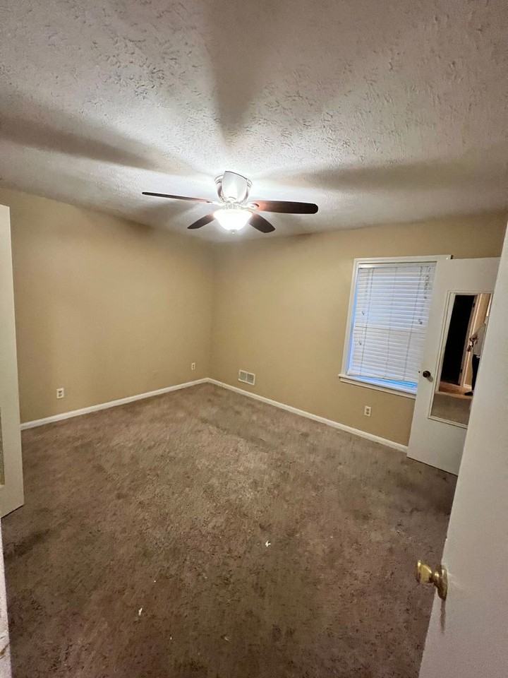 5207 Foraker Cir - Photo 7 of 14