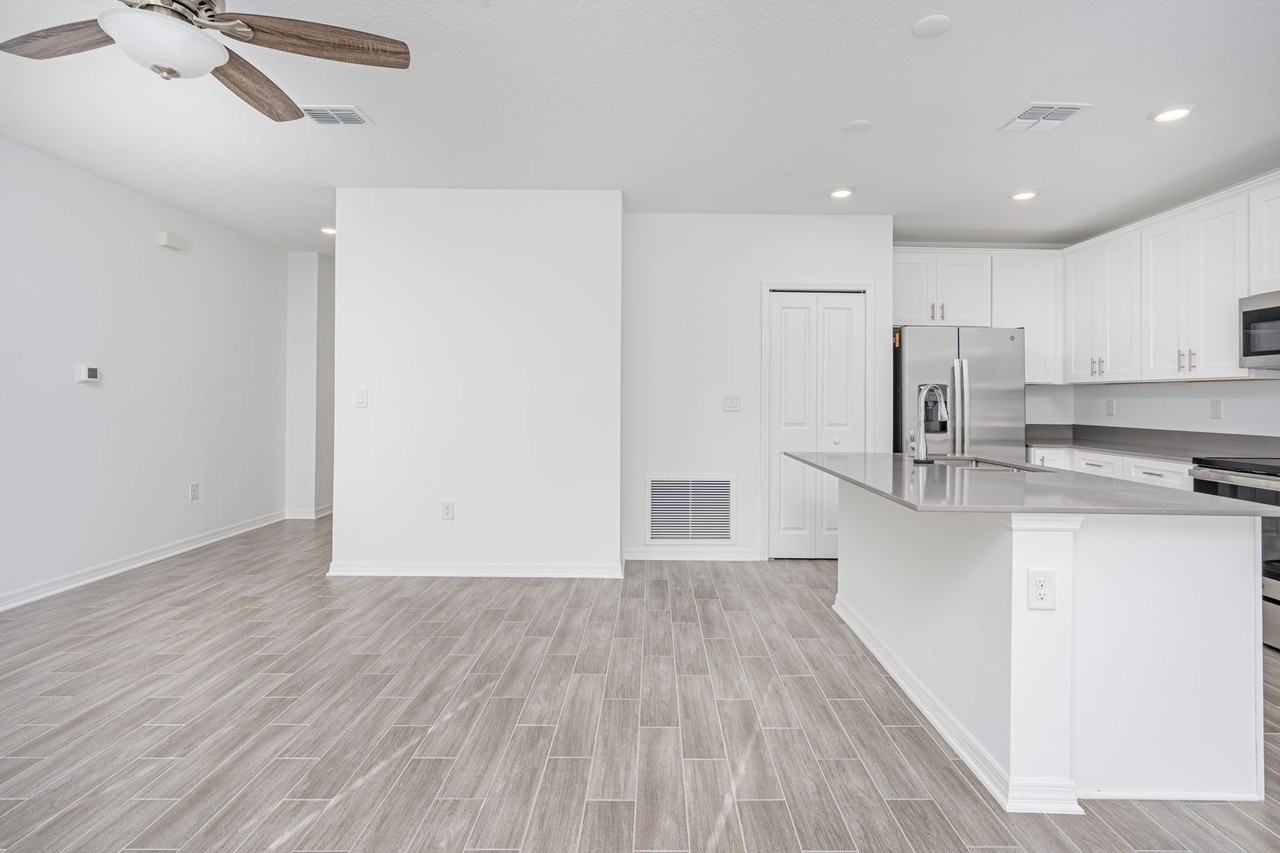 1106 Pacific Dunes Ct - Photo 5 of 17