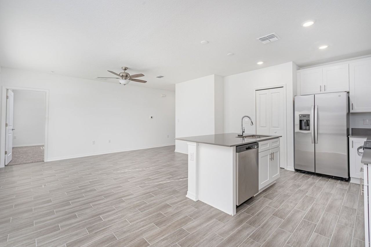 1106 Pacific Dunes Ct - Photo 6 of 17