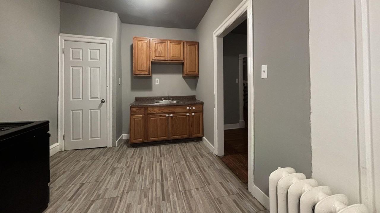 51 Ashmead Pl S - Photo 2 of 12