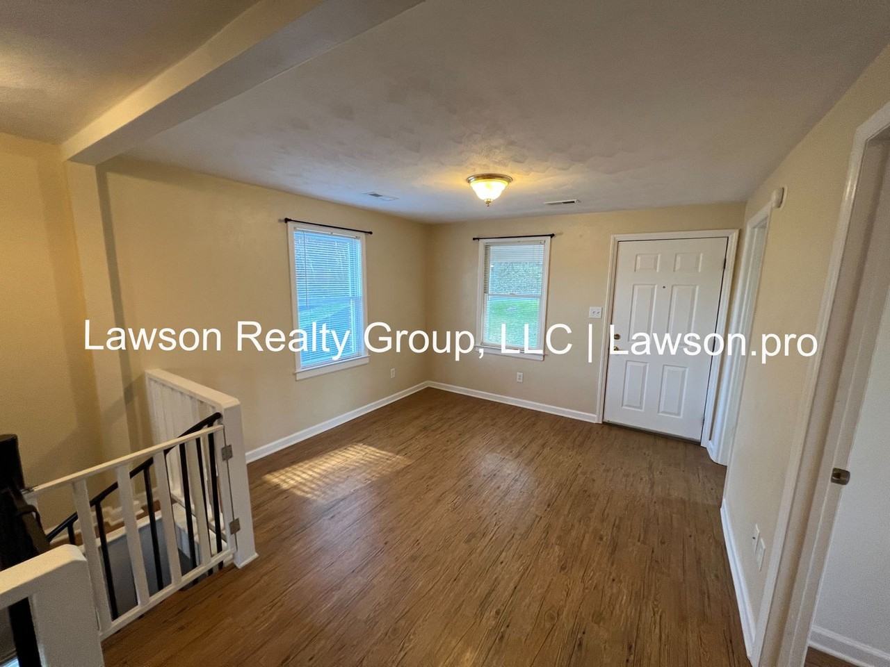 318 Giles Ave - Photo 4 of 31