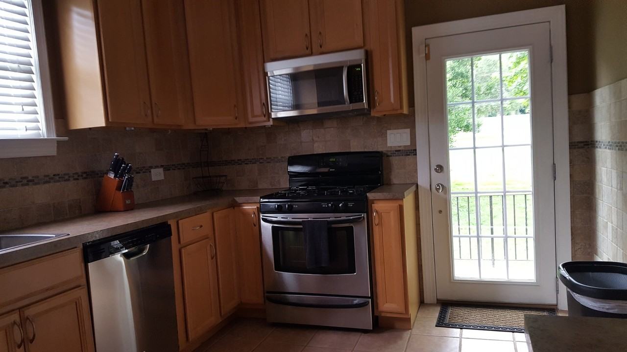 4557 Grandview Ave - Photo 4 of 12