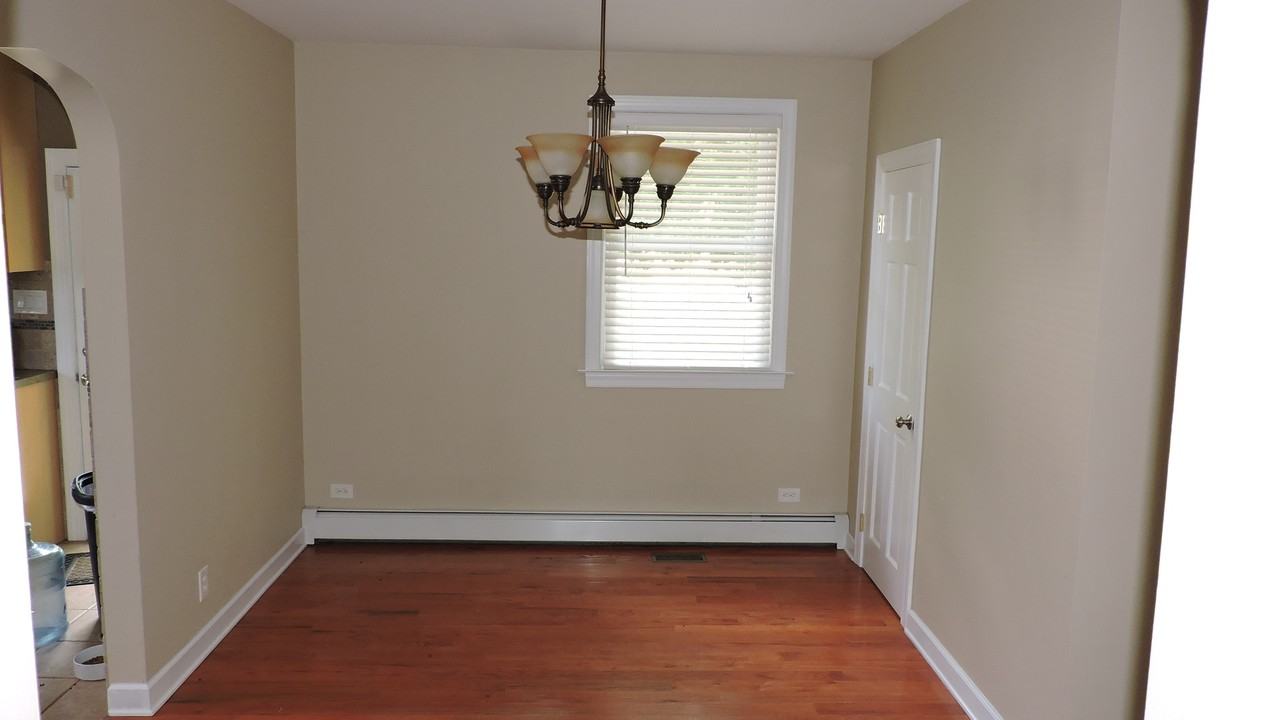 4557 Grandview Ave - Photo 7 of 12