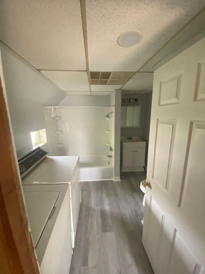 251 W 20th St - Photo 3 of 10