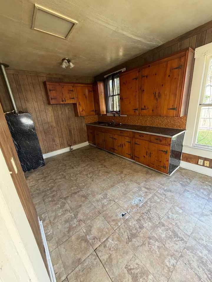 3450 Brandon St - Photo 4 of 10