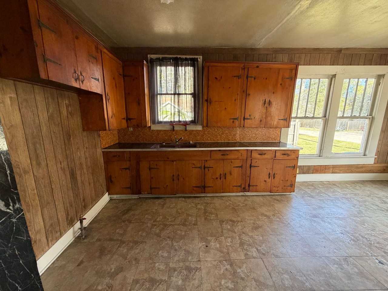 3450 Brandon St - Photo 5 of 10