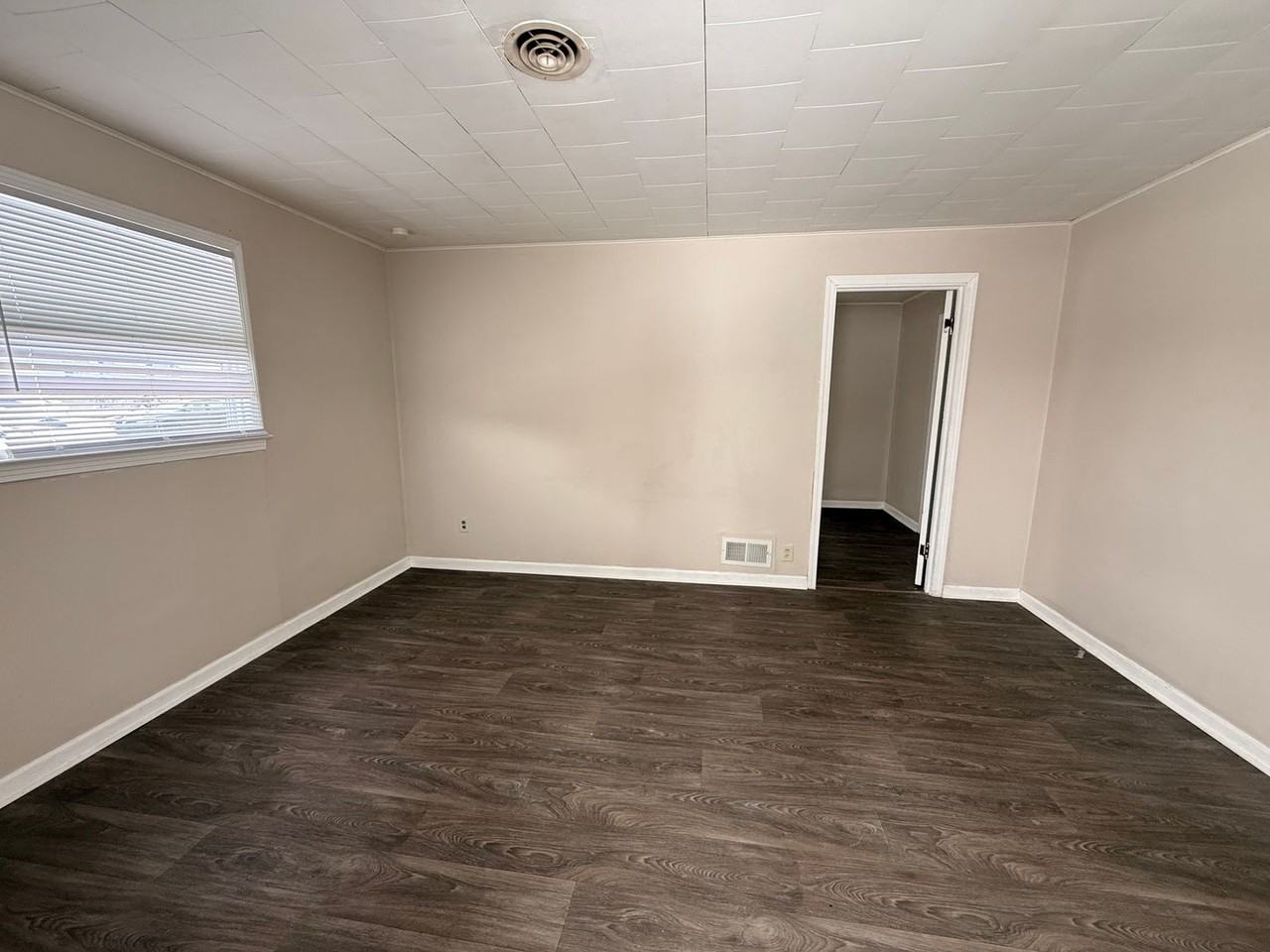 218 Walnut St - Photo 2 of 11