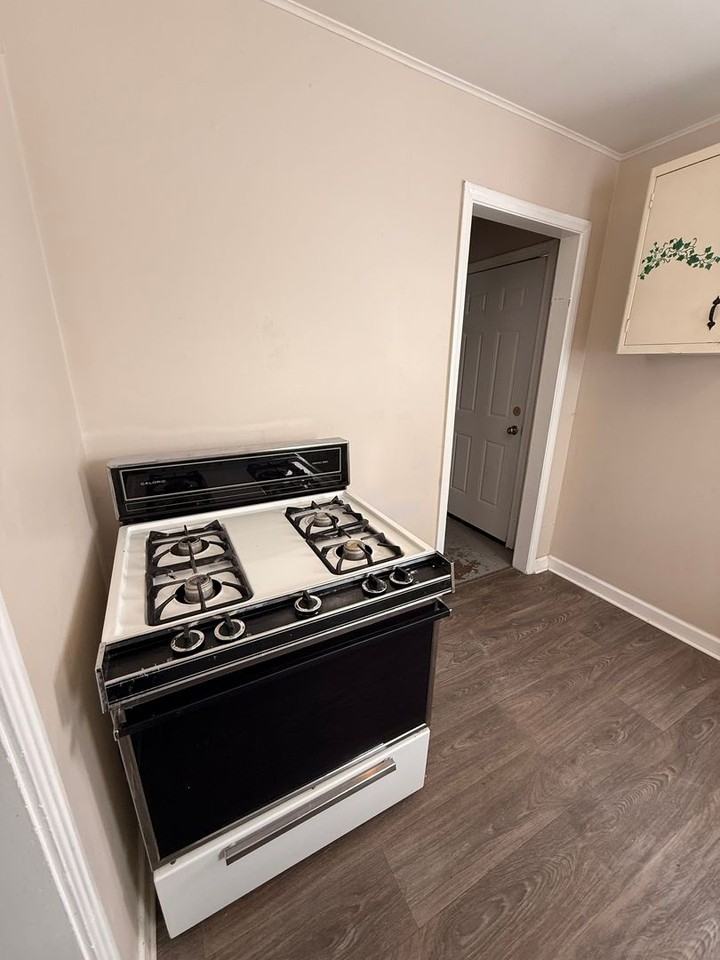 218 Walnut St - Photo 4 of 11