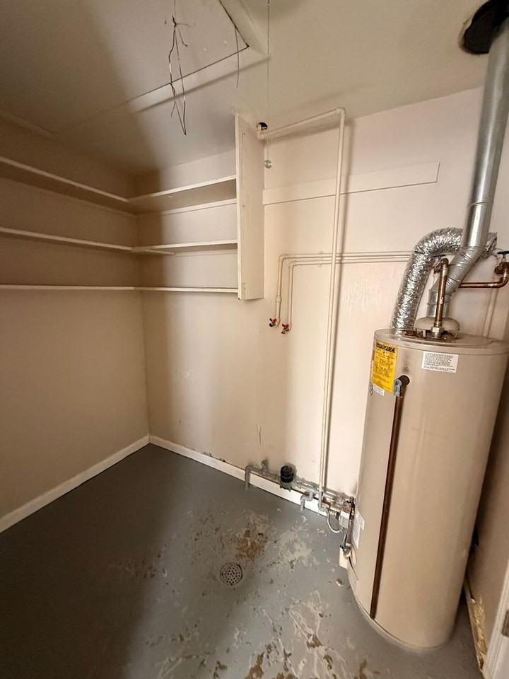 218 Walnut St - Photo 6 of 11