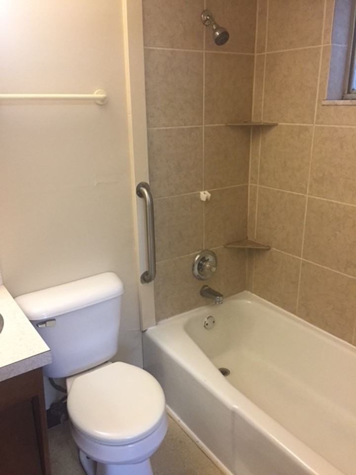 East Chestnut Apartments - Photo 6 of 6