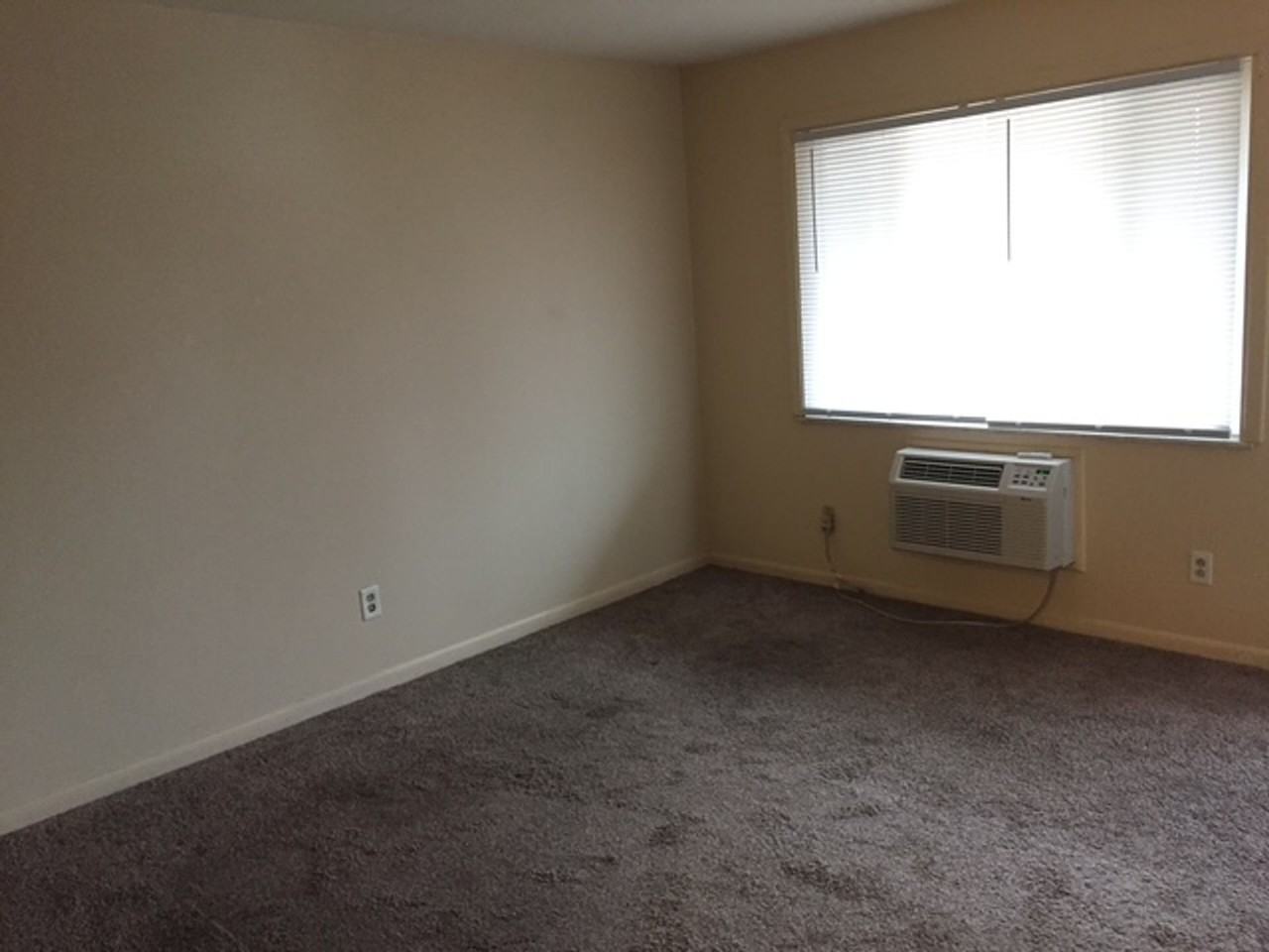 East Chestnut Apartments - Photo 5 of 6