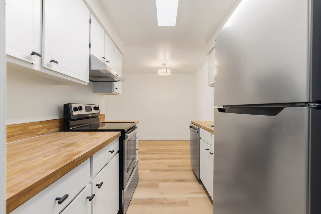 11004 Ne 68th St - Photo 3 of 19