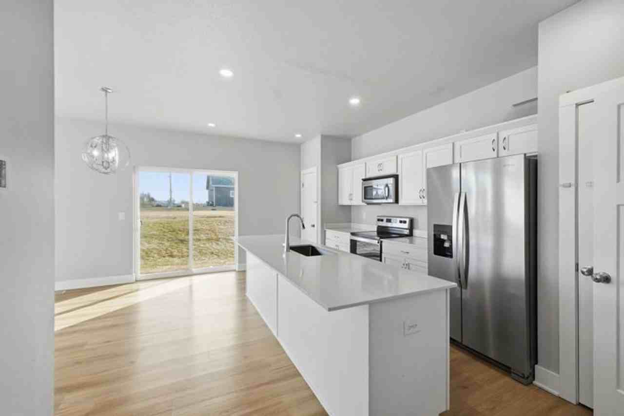 818 Kingfisher Dr - Photo 4 of 20