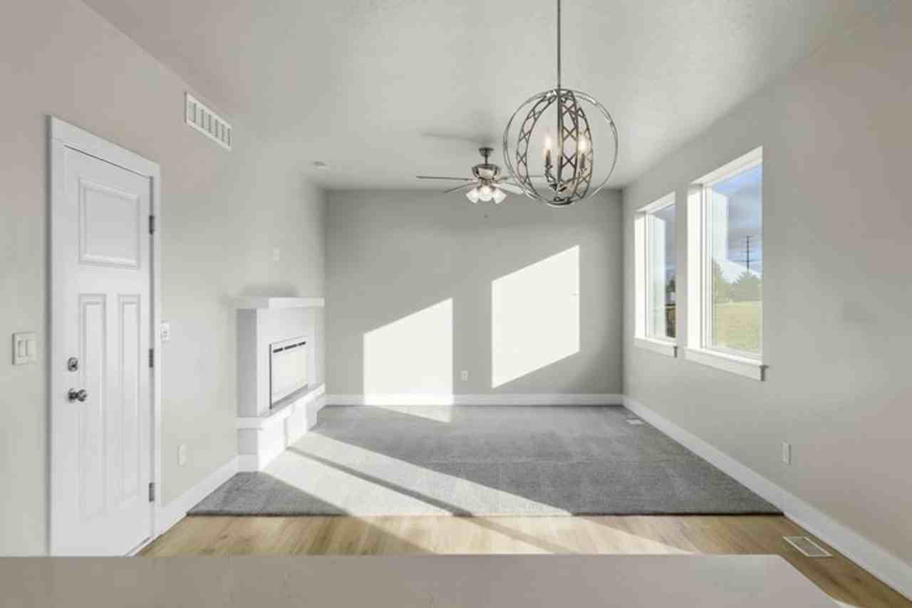 818 Kingfisher Dr - Photo 5 of 20