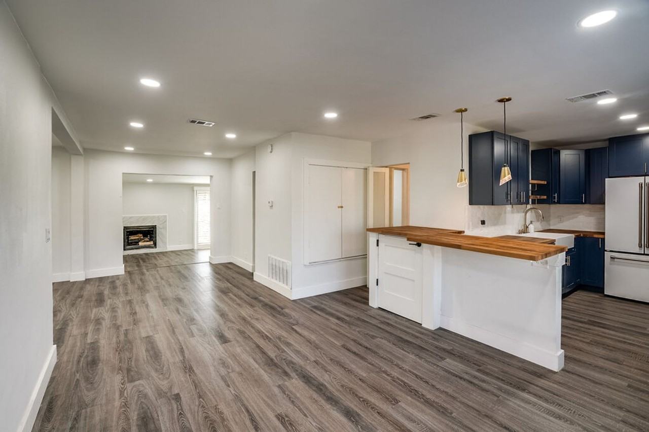 1043 Springdale Rd - Photo 3 of 20