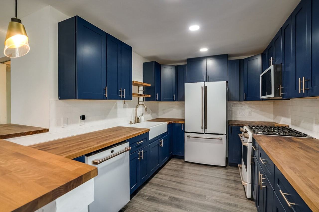 1043 Springdale Rd - Photo 4 of 20