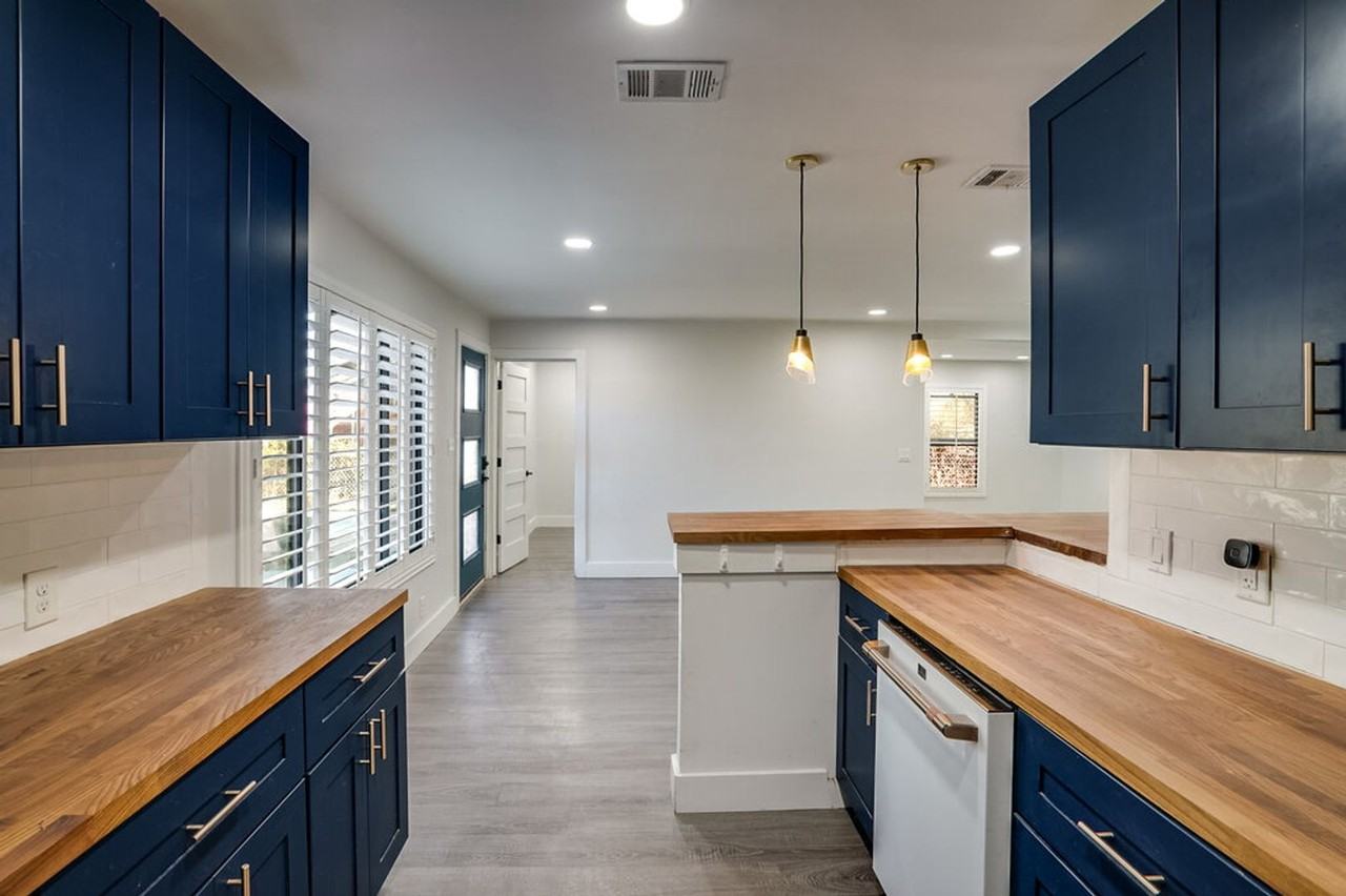 1043 Springdale Rd - Photo 6 of 20