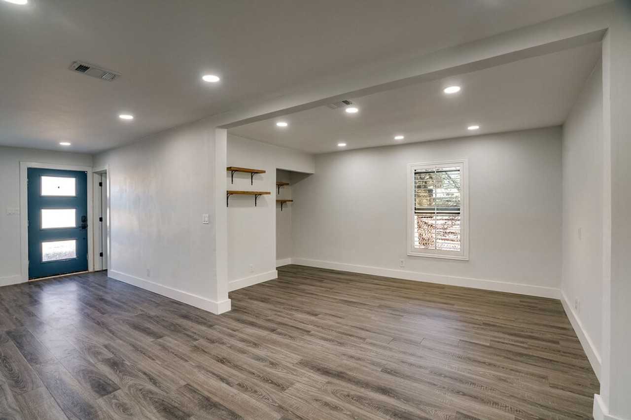 1043 Springdale Rd - Photo 7 of 20