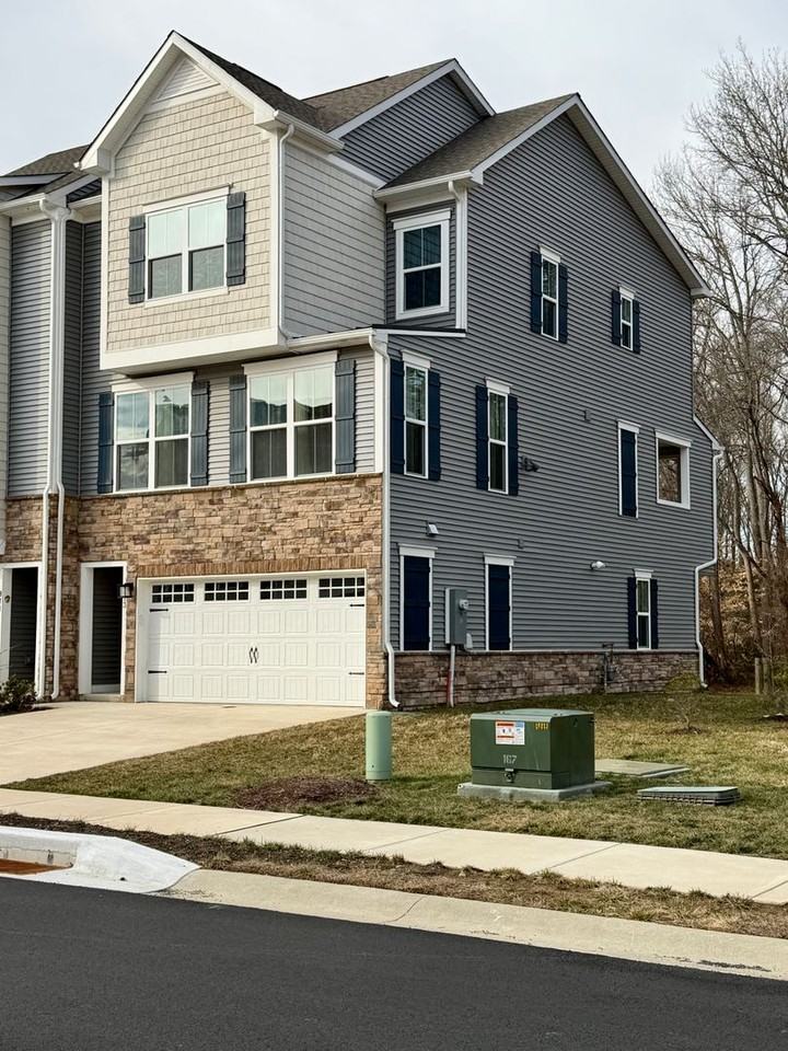 813 Canary Island Ct - Photo 3 of 33