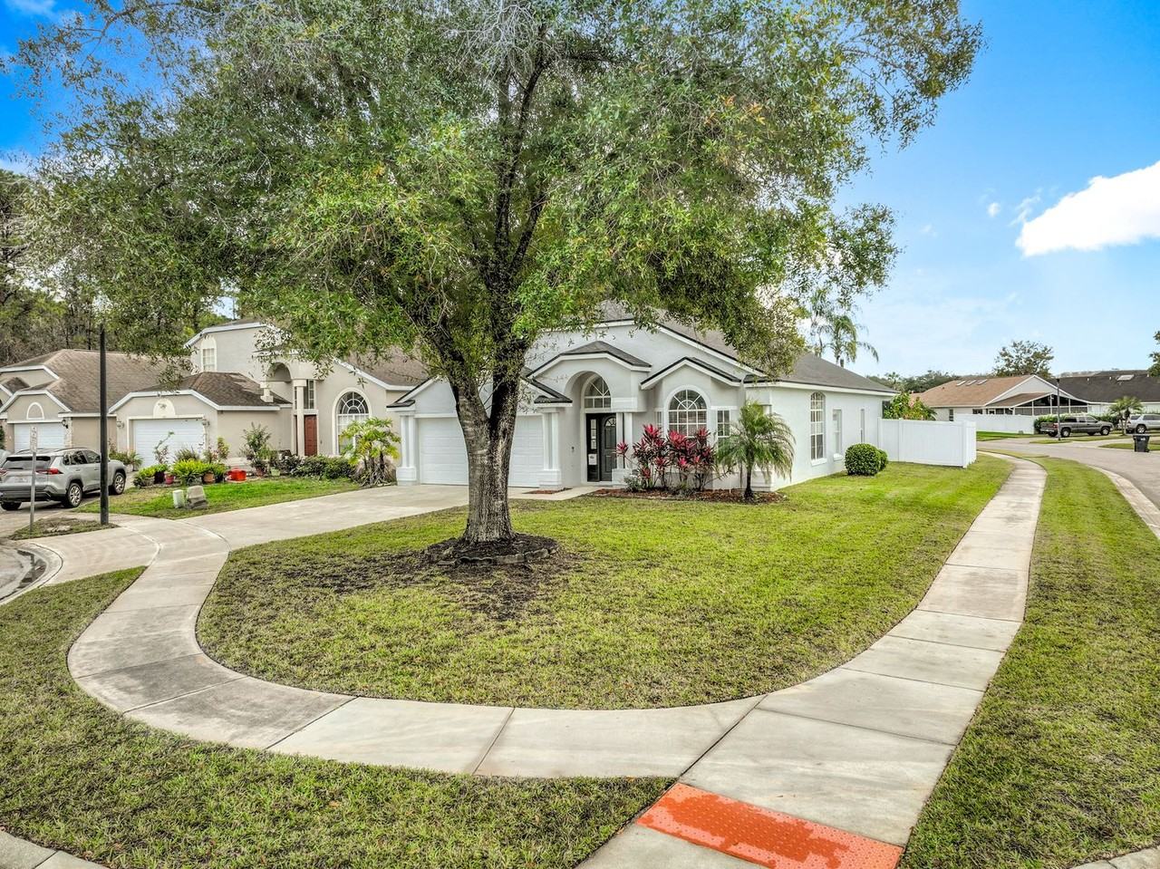 421 Lexingdale Dr - Photo 3 of 50