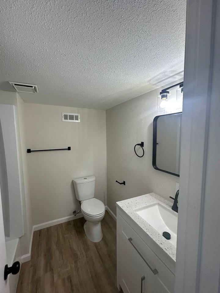 1208 N Brunswick St - Photo 6 of 22