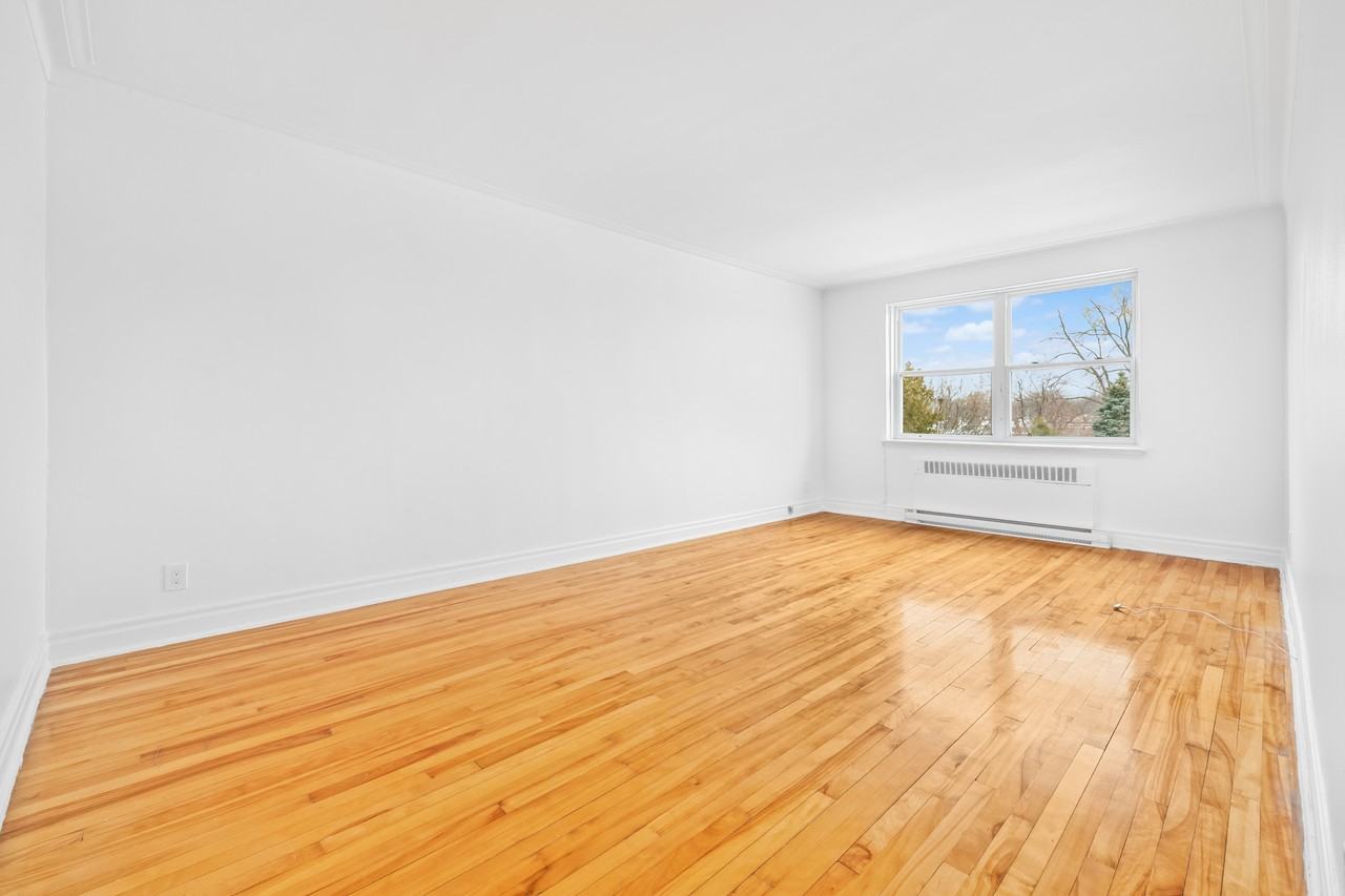 5830 Chemin de la Côte Saint Luc - Photo 4 of 11