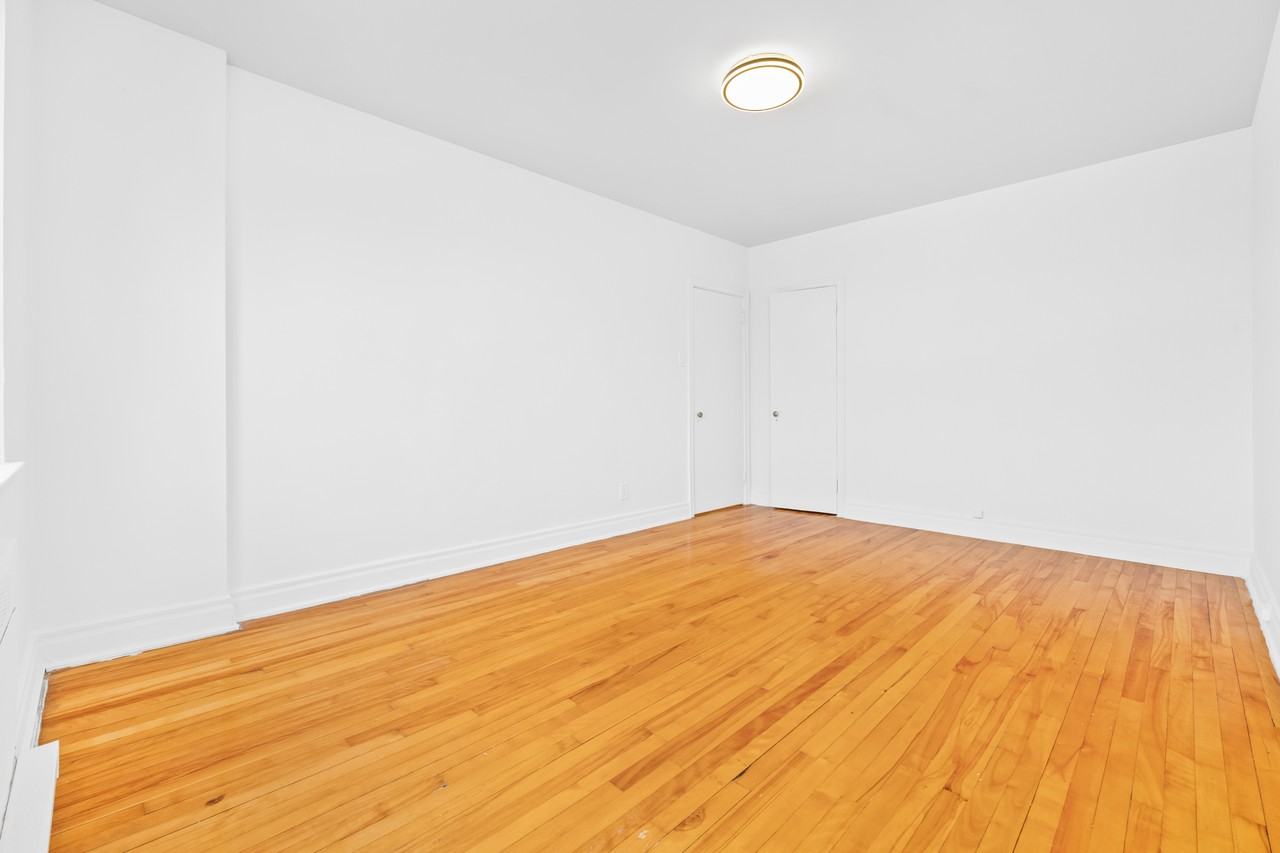 5830 Chemin de la Côte Saint Luc - Photo 6 of 11