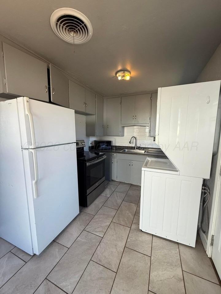 4008 S Van Buren St - Photo 3 of 7