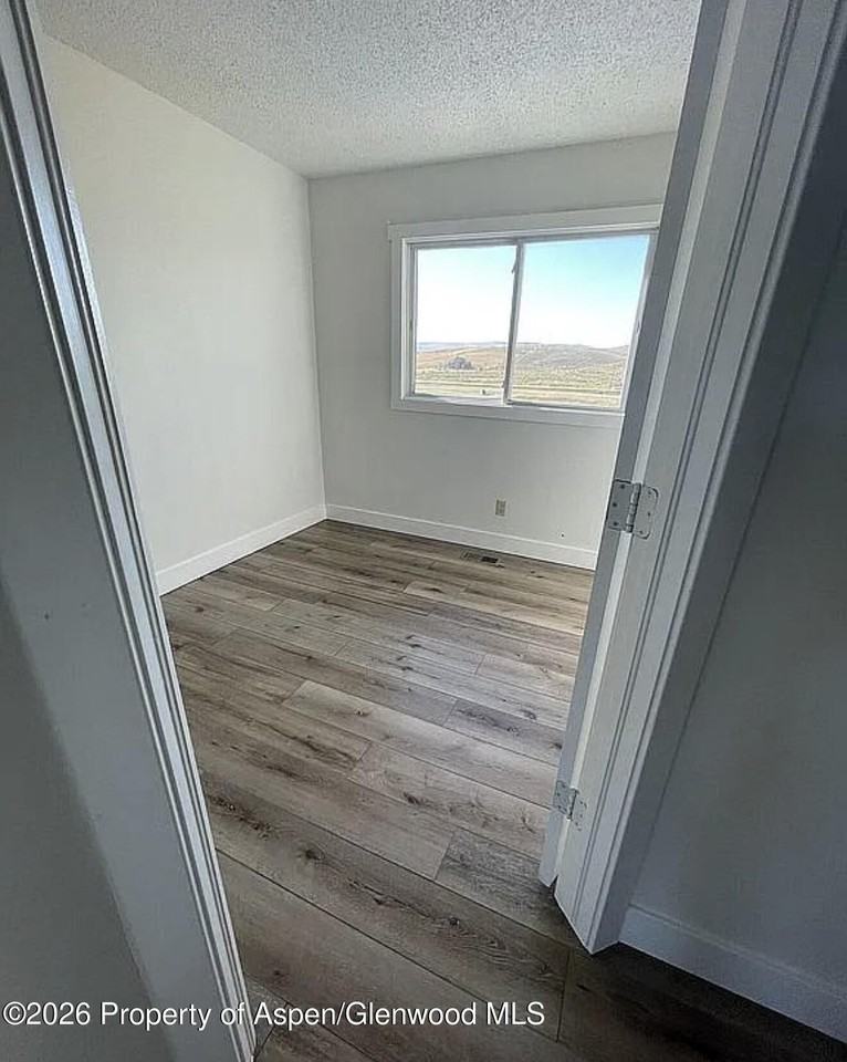 3882 W 6th St - Photo 2 of 19