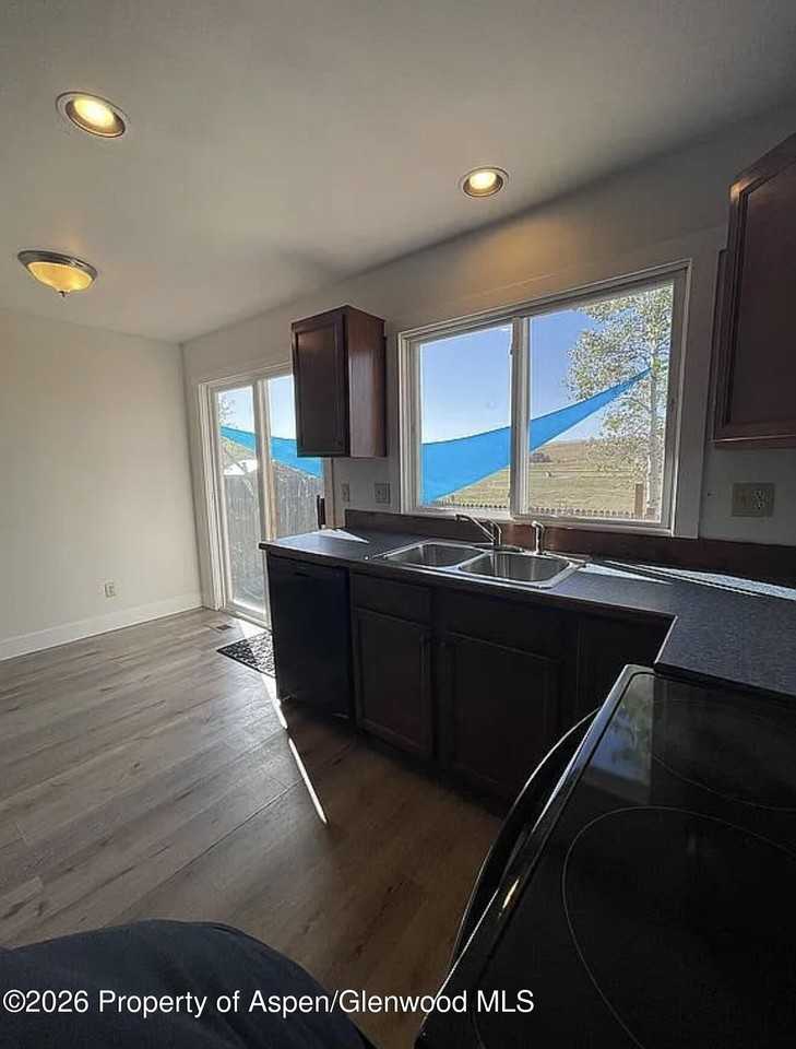 3882 W 6th St - Photo 5 of 19