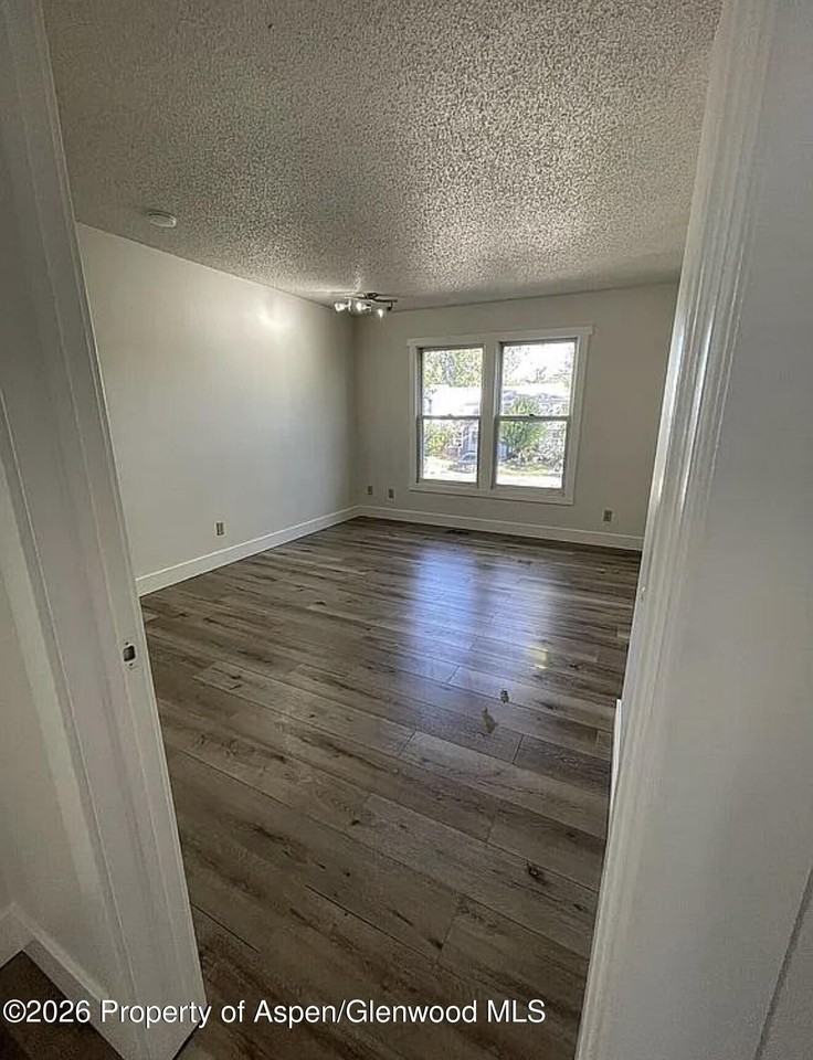 3882 W 6th St - Photo 7 of 19