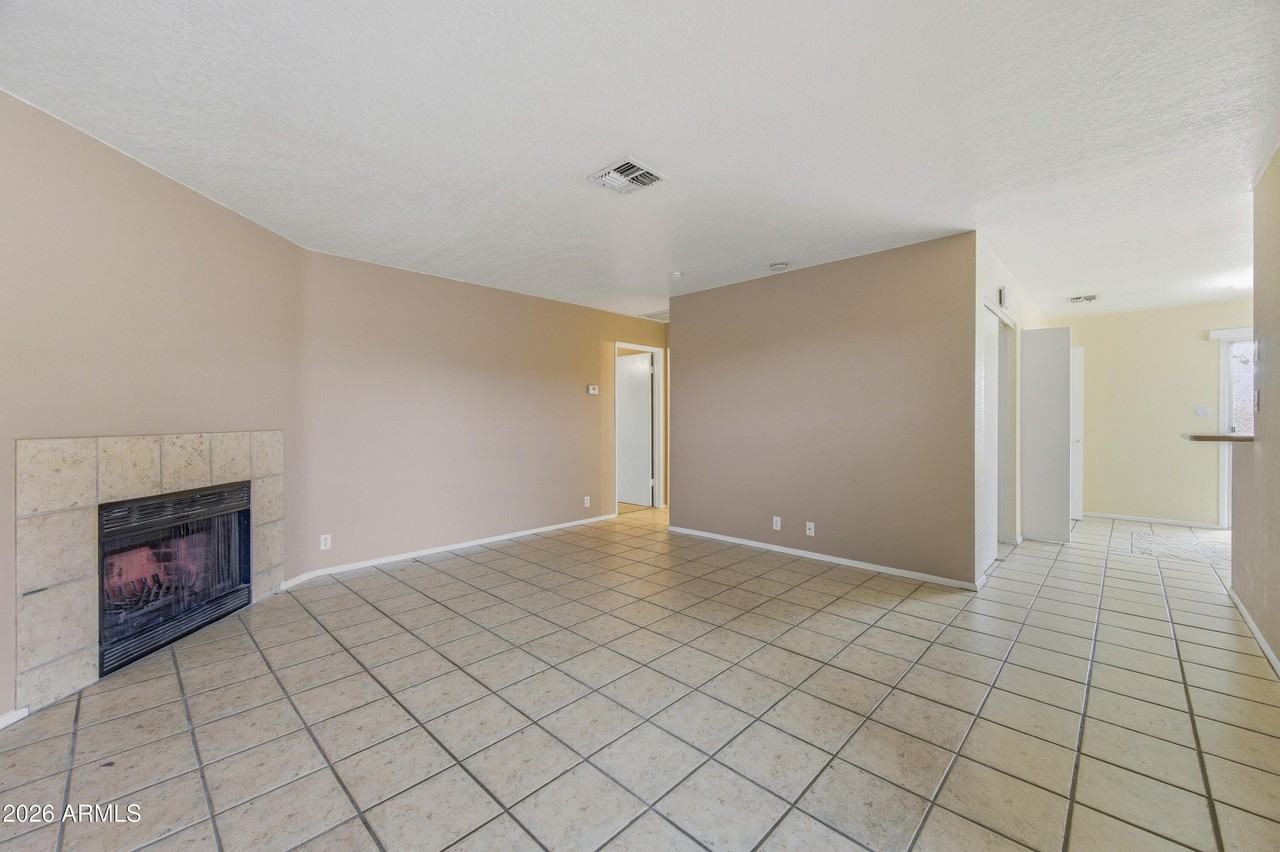 501 W Yukon Dr Unit 4 #4 - Photo 7 of 26